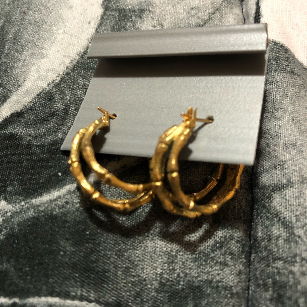 VNT gold tone hoops